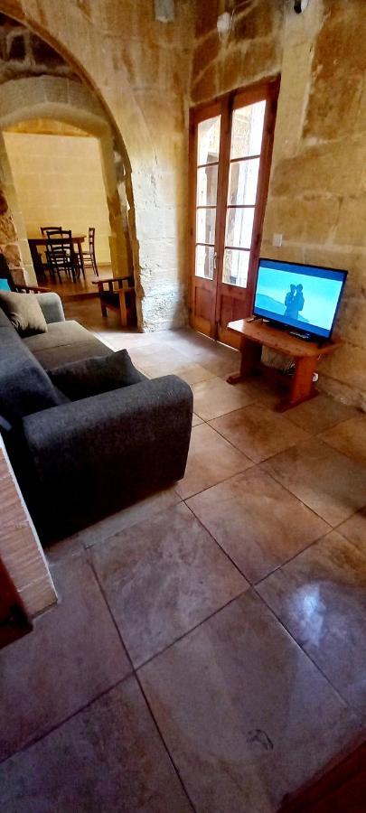 فيلا Santa Luċijaفي Ta Lucia Farmhouse With Private Pool And Bbq المظهر الخارجي الصورة
